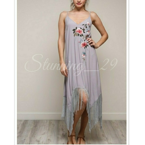πGRAY LAVENDER FLORAL EMBROIDER FRINGE DRESS - Picture 3 of 5